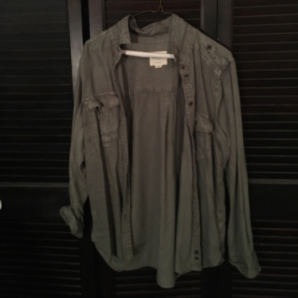 American Eagle Button Up